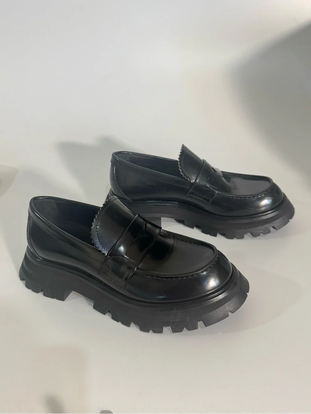 Alexander McQueen Black Leather Wander Loafers